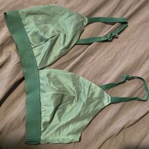 Women’s silky Victoria Secrets sports bra/ bralette 34C